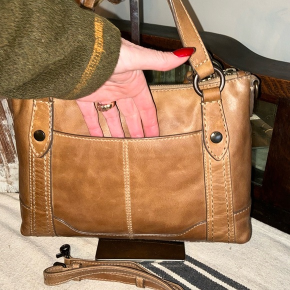 NWOT Frye Melissa Leather Medium Crossbody Satchel Beige Brown Retail $328 - Picture 3 of 13